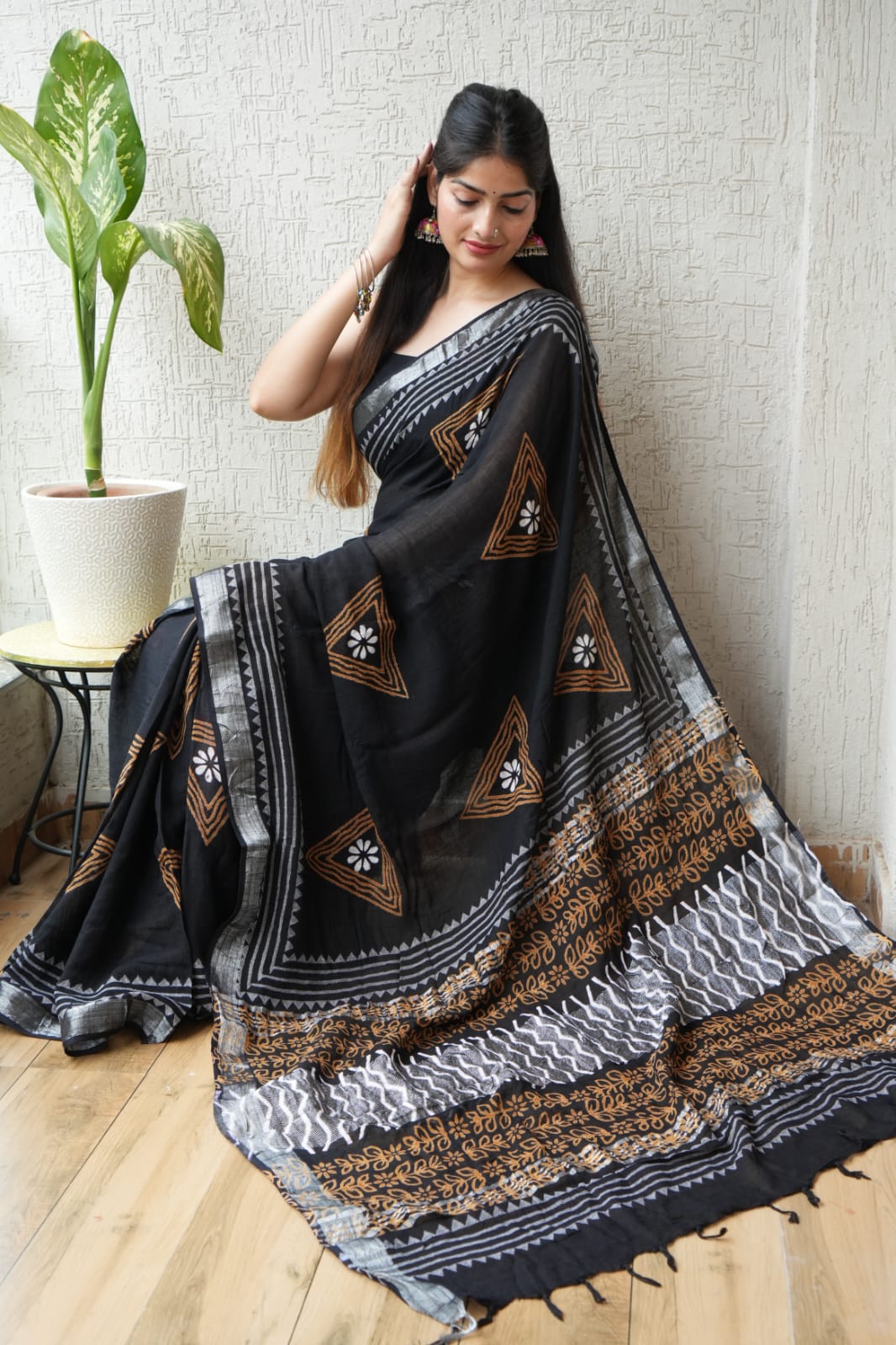 HAND BLOCK BLACK & WHITE PRINTED COTTON LINEN SAREE WITH BLOUSE(LCS77)