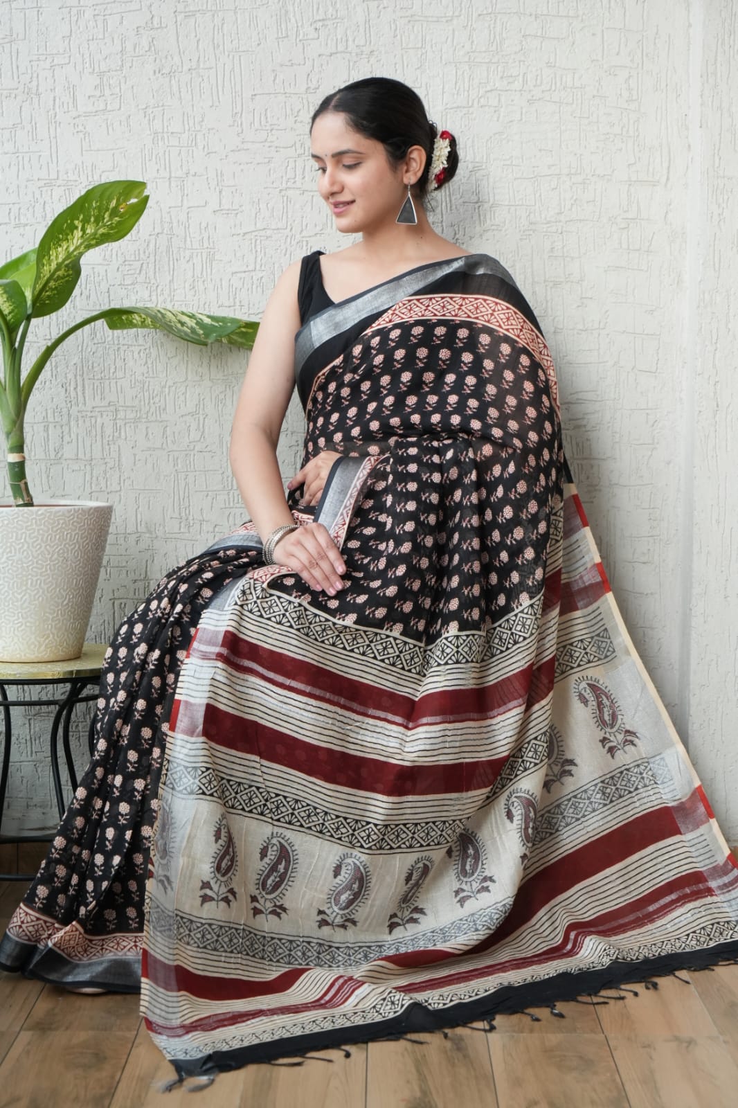 HAND BLOCK BLACK & WHITE PRINTED COTTON LINEN SAREE WITH BLOUSE(LCS143)